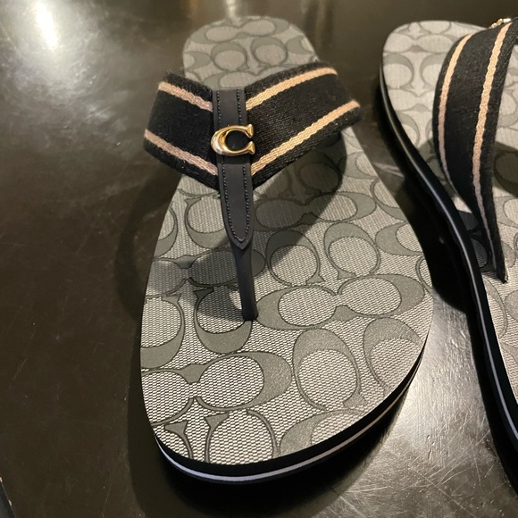 New. Bought at Ross. Doesn’t come with shoe box - Picture 3 of 4